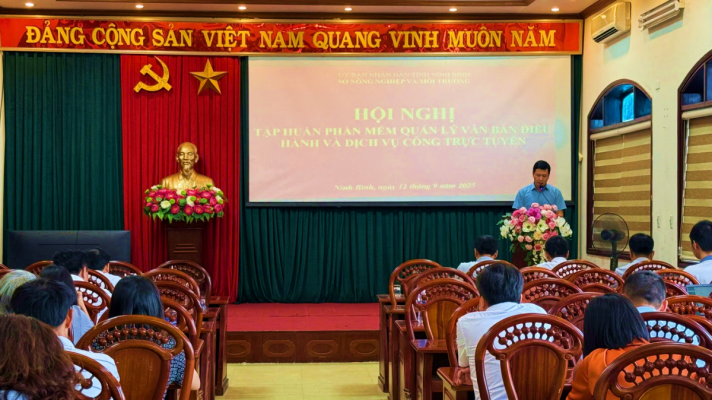 Đồng chí Phạm Năng An - Trưởng phòng Dữ liệu - Chuyển đổi số phát biểu tại hội nghị