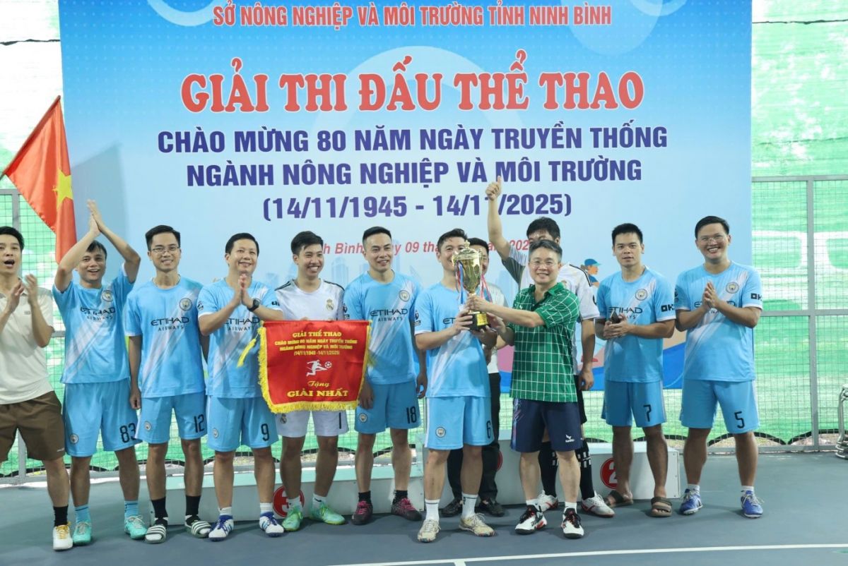 Sở Nông nghiệp và Môi trường tổ chức giải thể thao chào mừng 80 năm ngày truyền thống