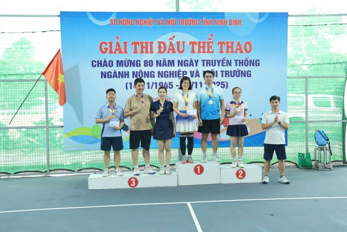 Sở Nông nghiệp và Môi trường tổ chức giải thể thao chào mừng 80 năm ngày truyền thống